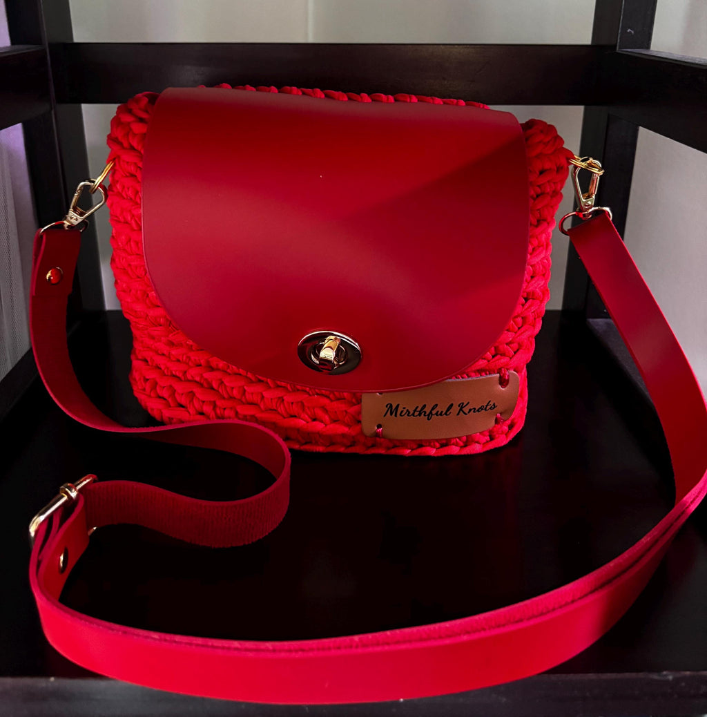 Red Crochet Crossbody Bag: T-Shirt Yarn, Leather Base