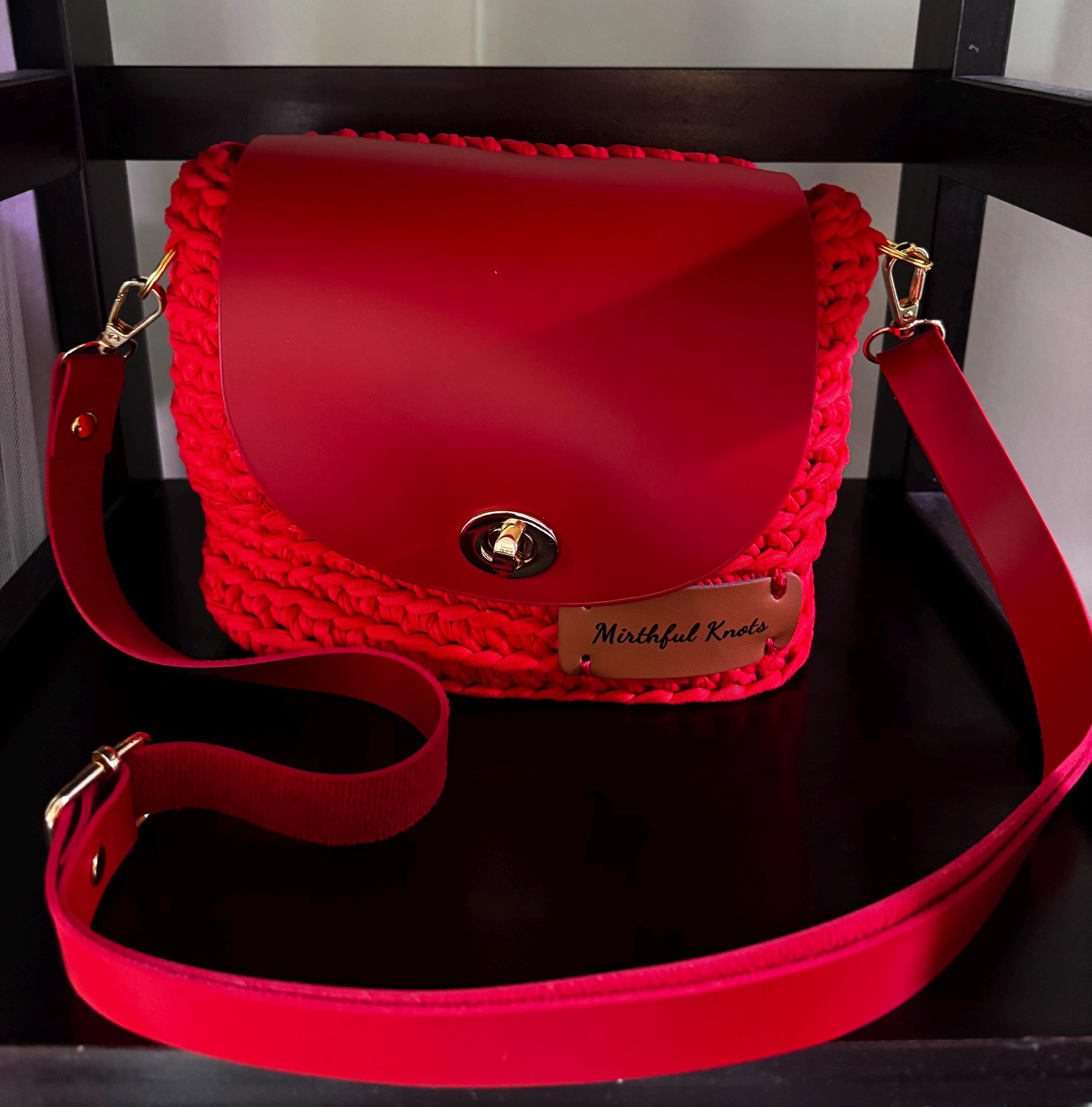 Red Crochet Crossbody Bag: T-Shirt Yarn, Leather Base