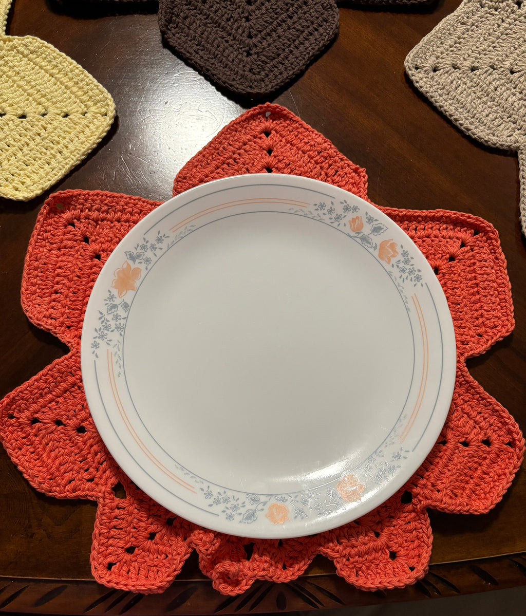 Crochet leaf placamat.