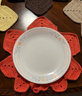 Crochet leaf placamat.