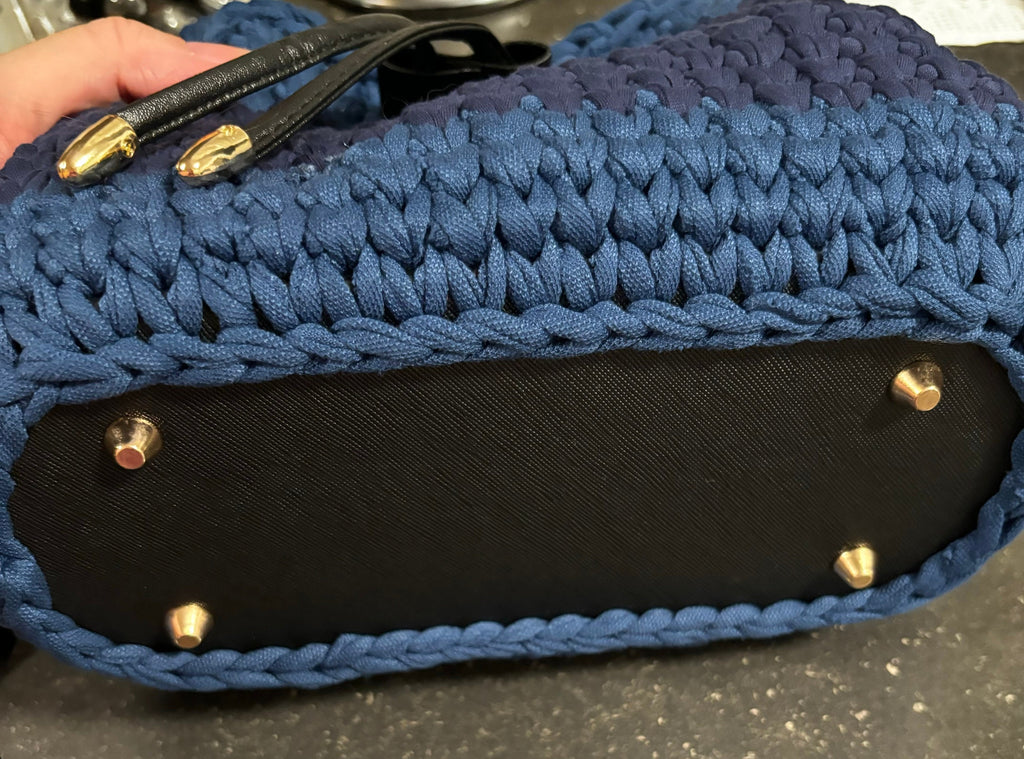 Crochet T-Shirt Yarn Handbag with Leather Base