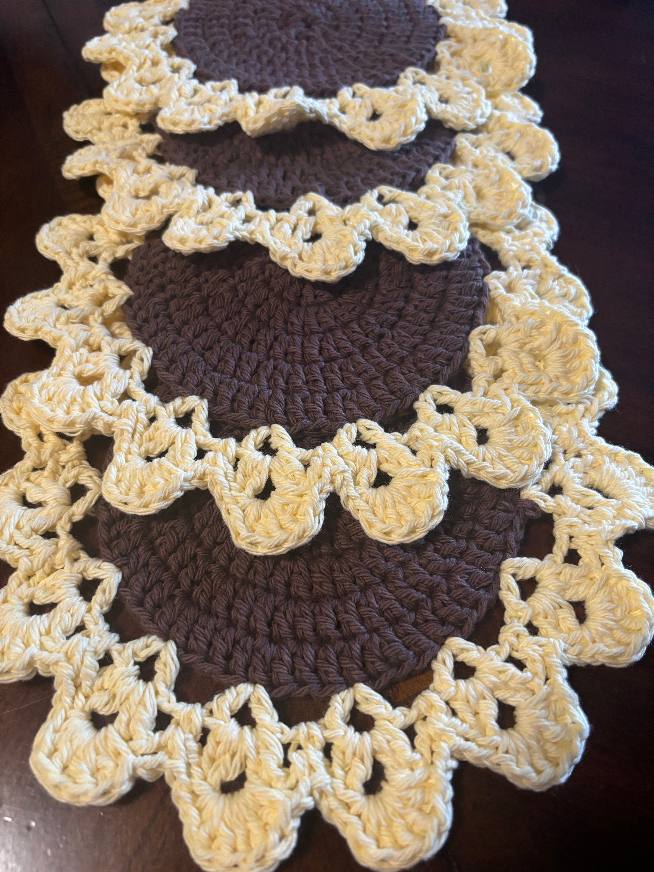 Crochet placemat and napkin rings set.