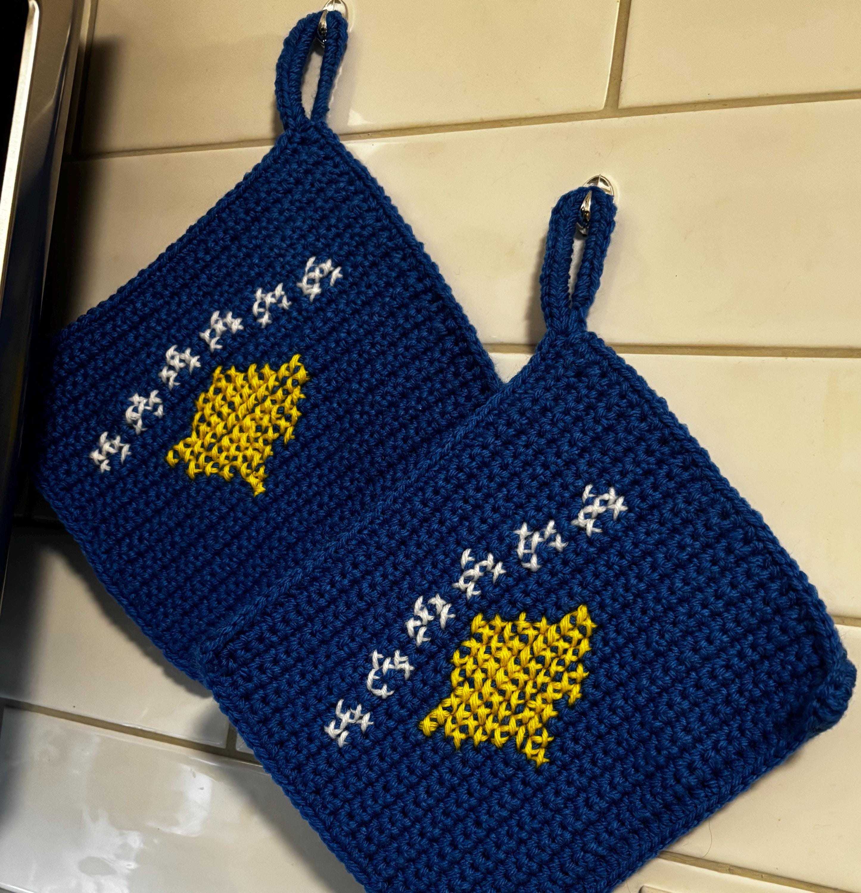 Flag pot holders set.