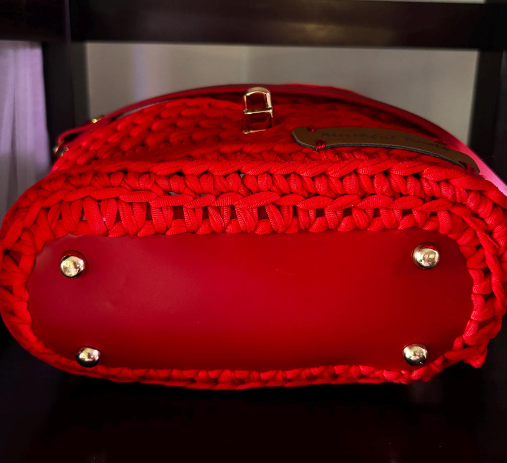 Red Crochet Crossbody Bag: T-Shirt Yarn, Leather Base