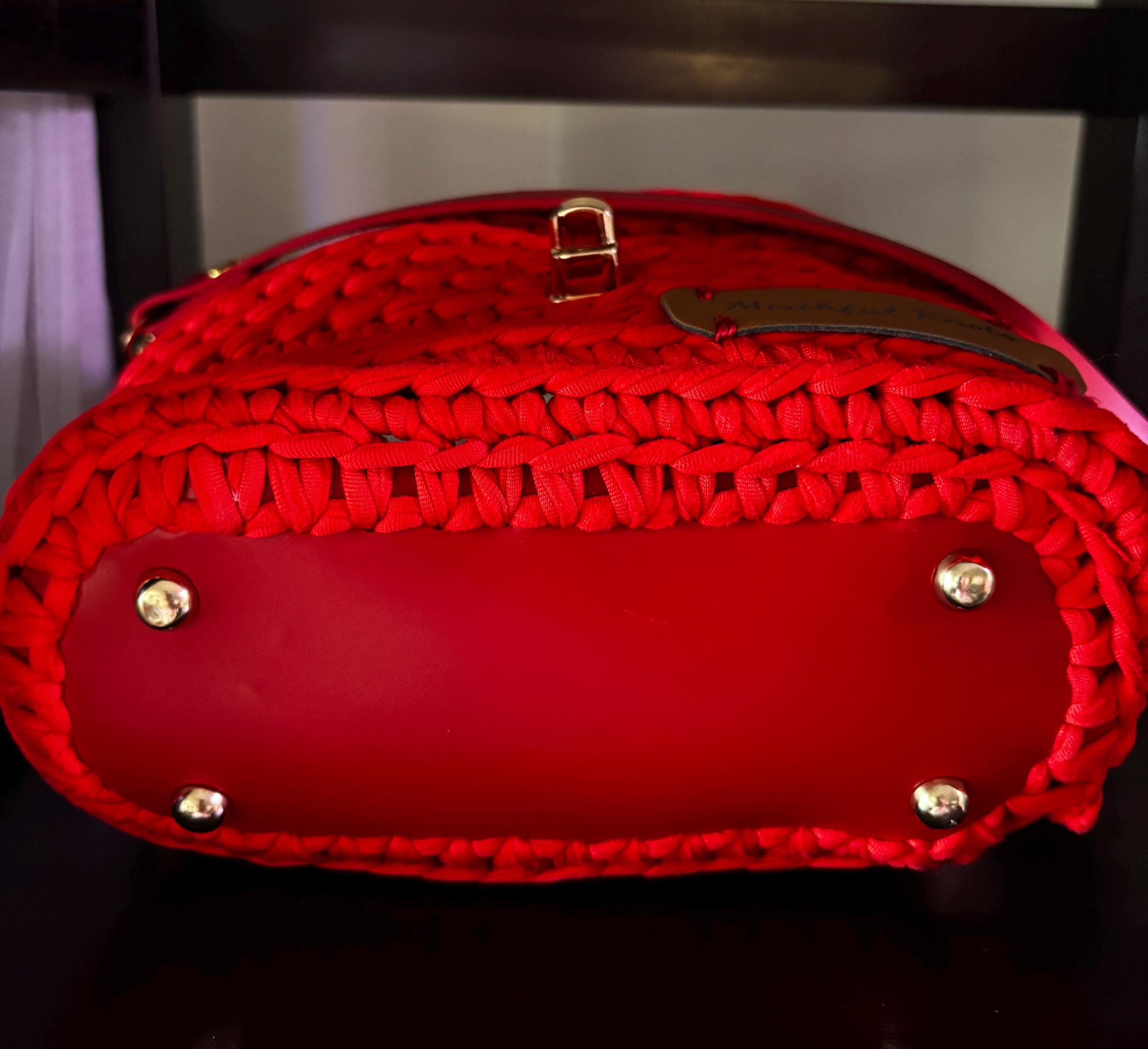 Red Crochet Crossbody Bag: T-Shirt Yarn, Leather Base