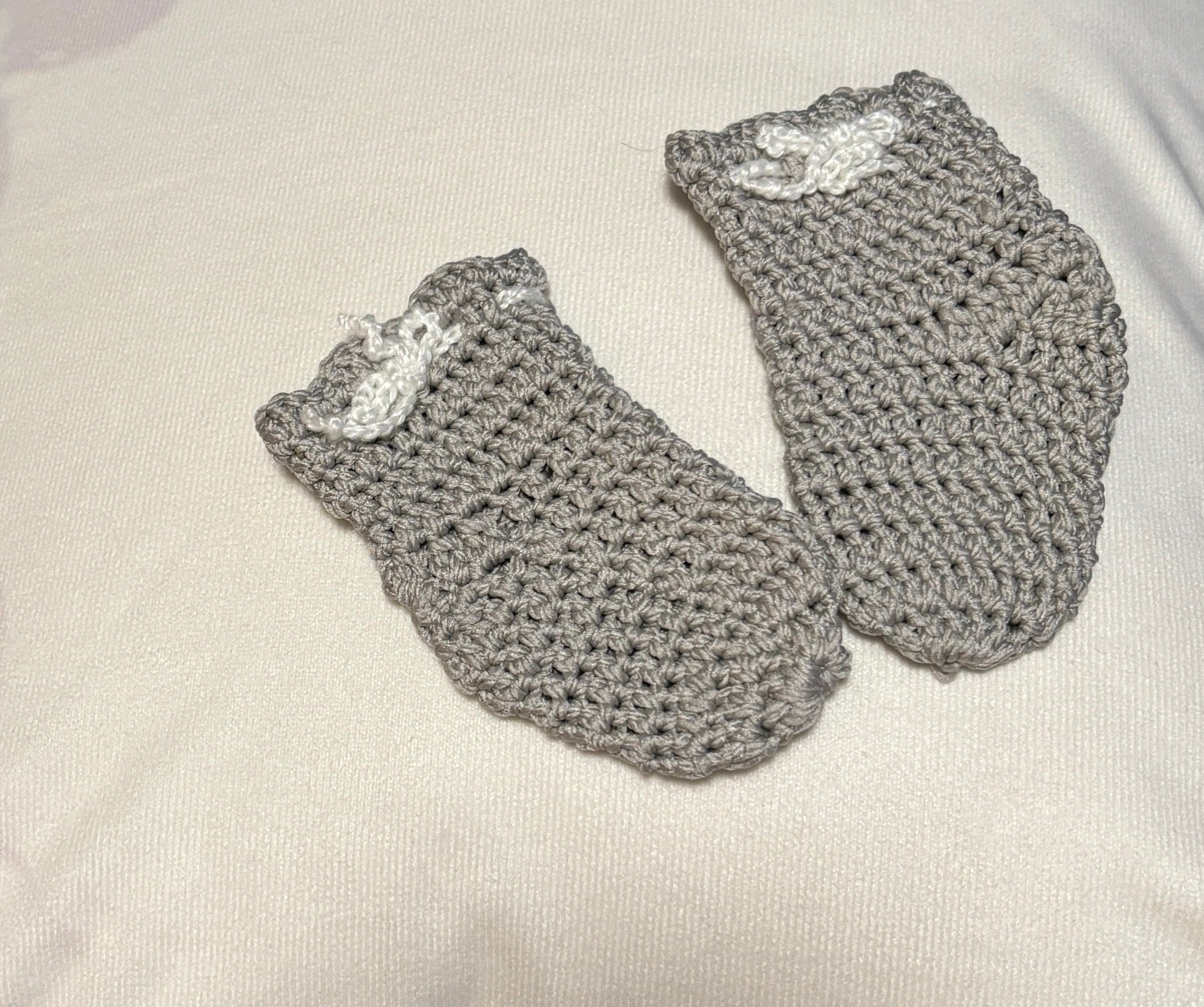 Crochet baby hat, mittens and socks set.