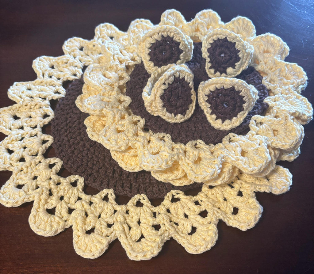 Crochet placemat and napkin rings set.
