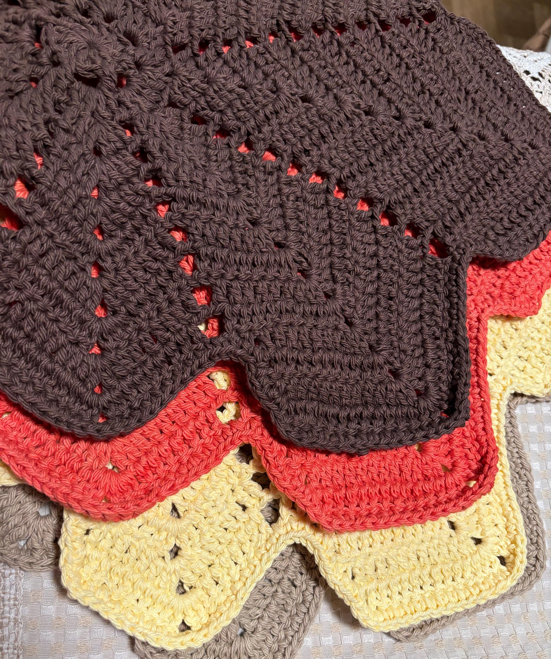 Crochet leaf placamat.