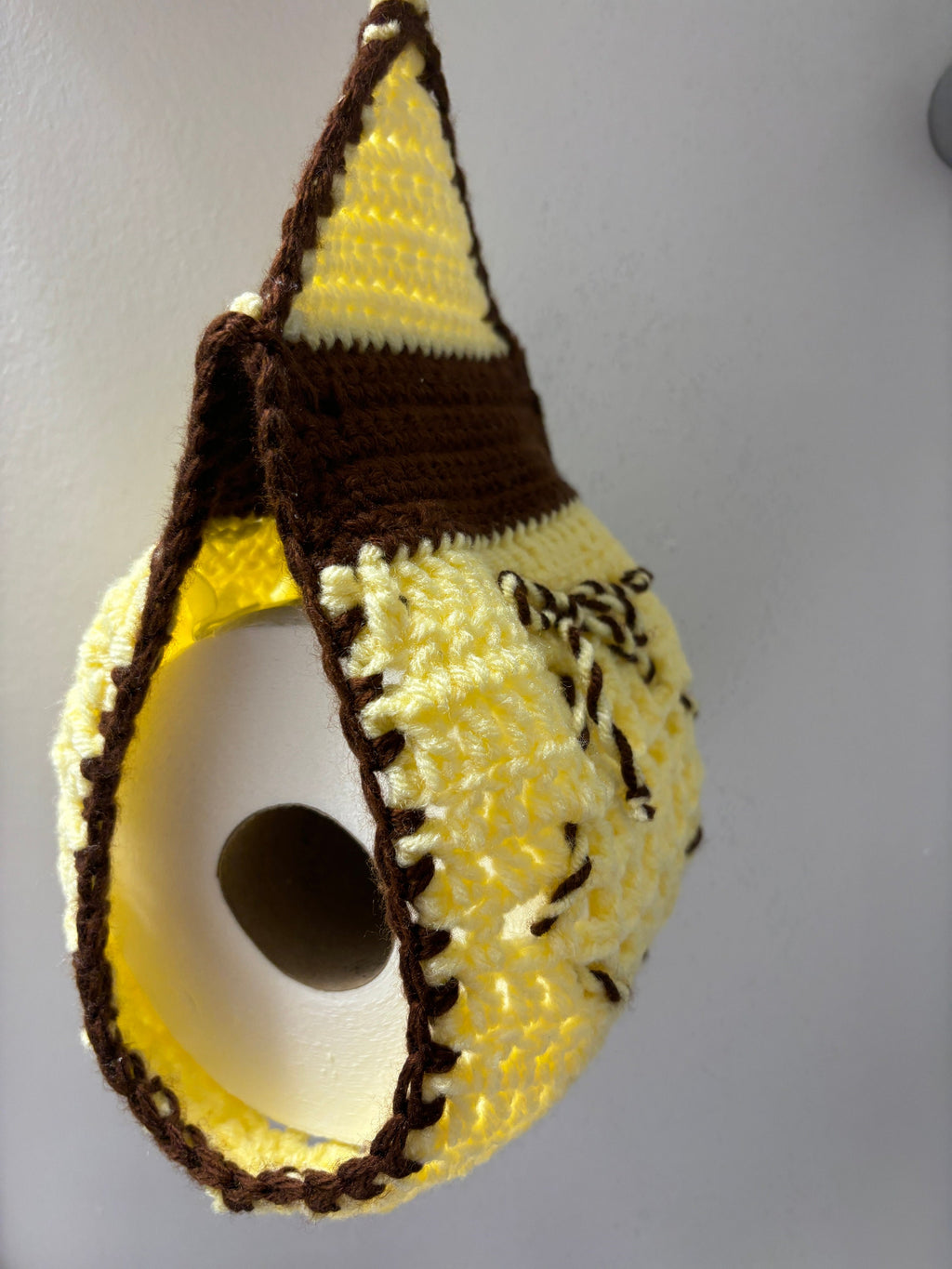Crochet toilet roll holder