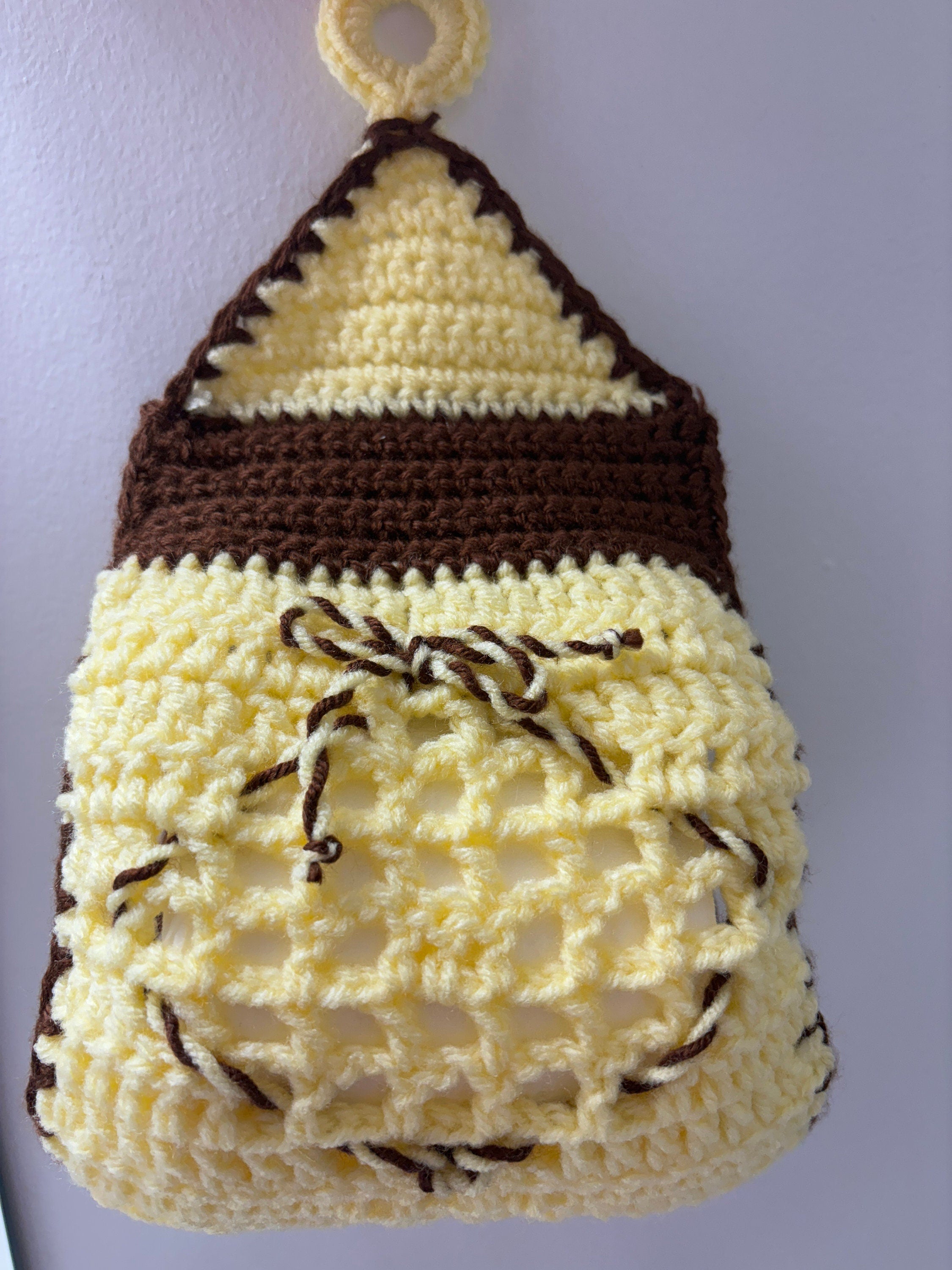 Crochet toilet roll holder