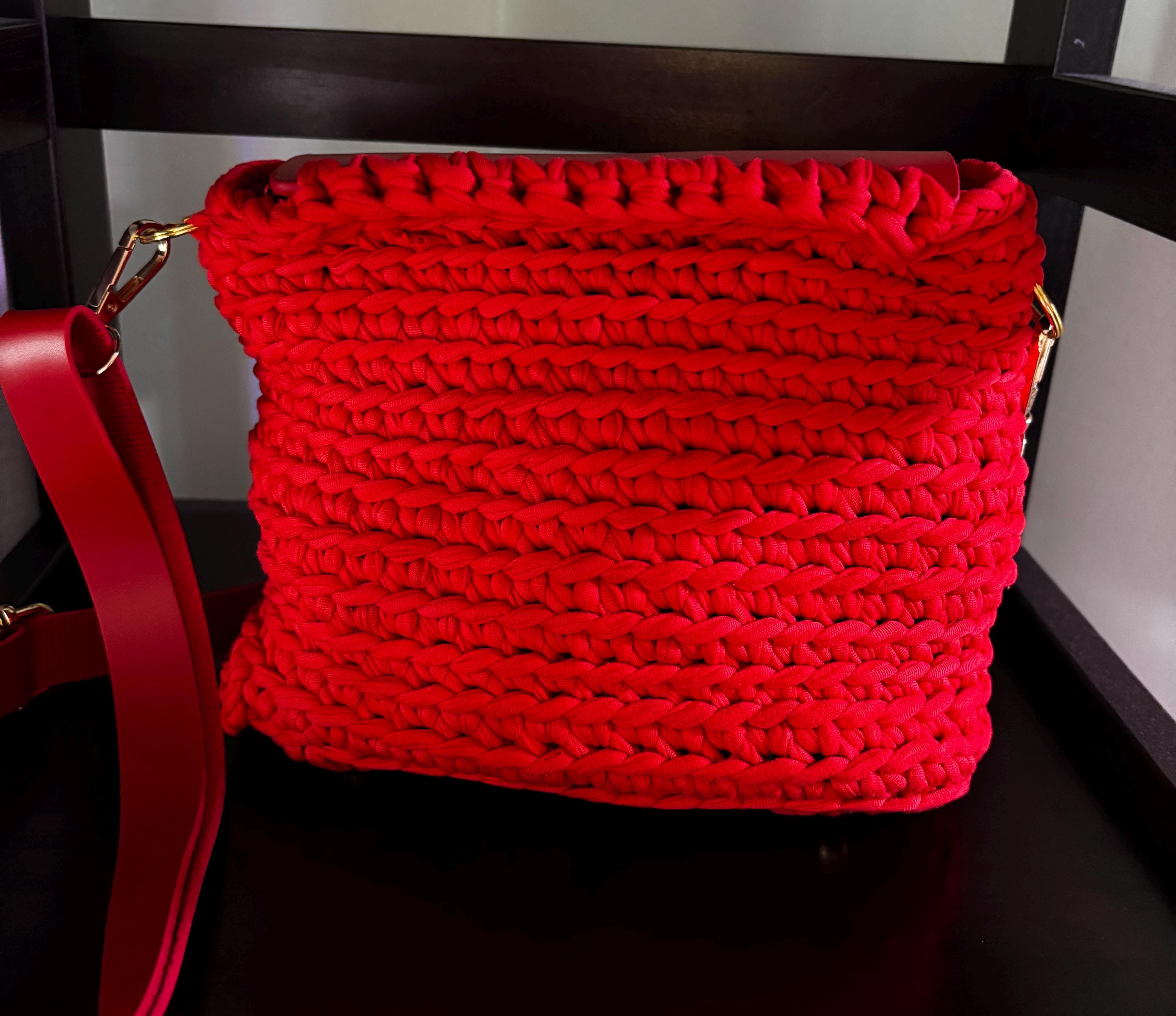 Red Crochet Crossbody Bag: T-Shirt Yarn, Leather Base