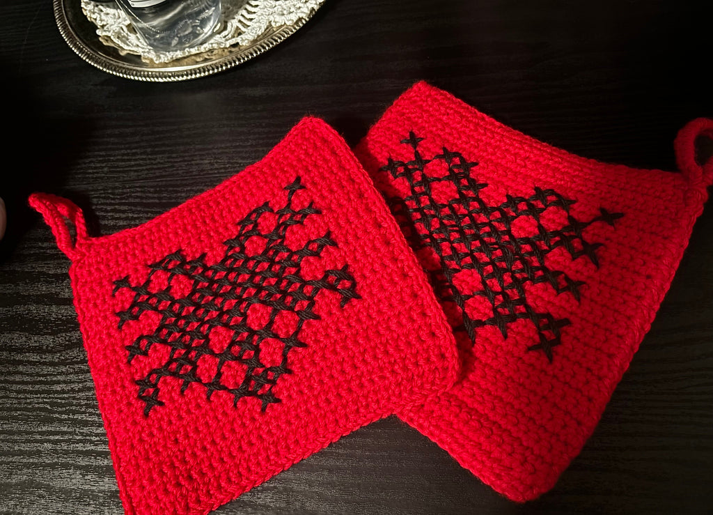 Albanian eagle crochet pot holders set.