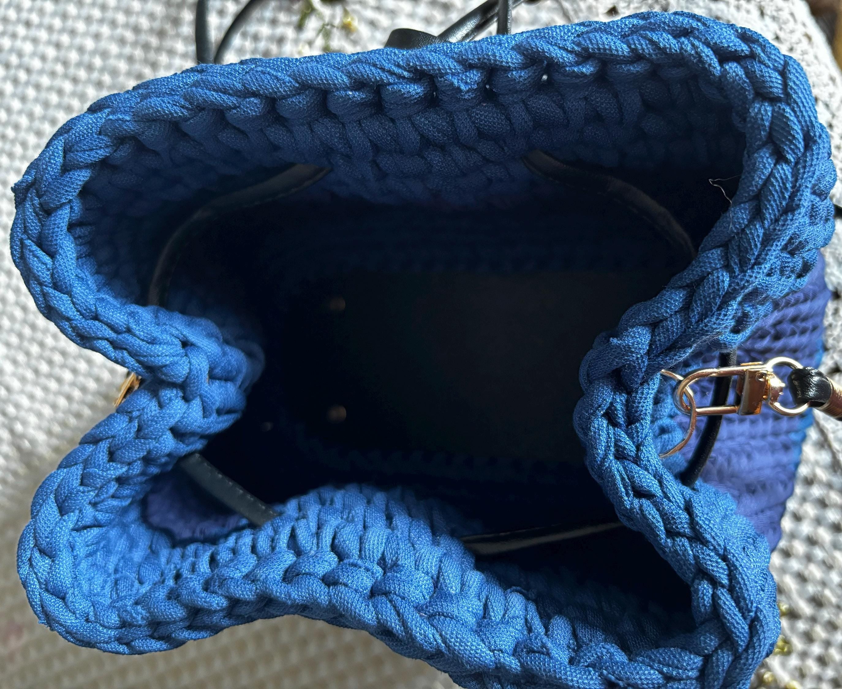 Crochet T-Shirt Yarn Handbag with Leather Base
