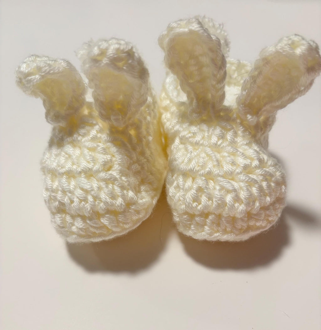 Crochet bunny baby set.