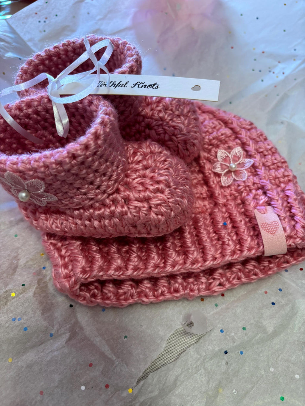 Crochet baby  hat and booties set.