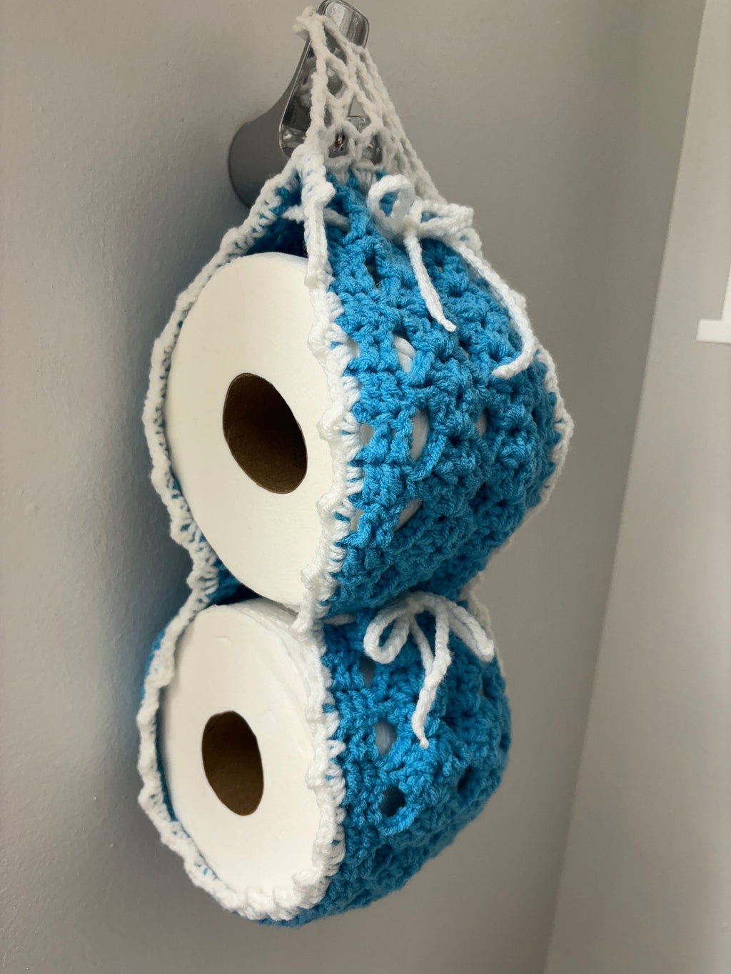 Double rroll crochet holder.