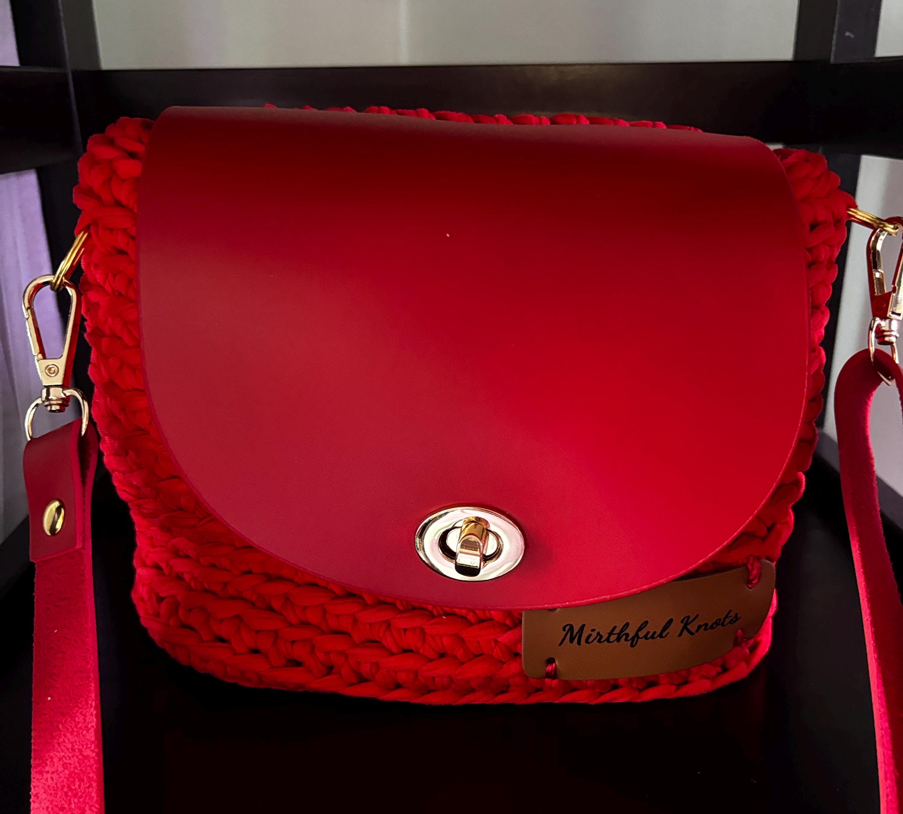 Red Crochet Crossbody Bag: T-Shirt Yarn, Leather Base