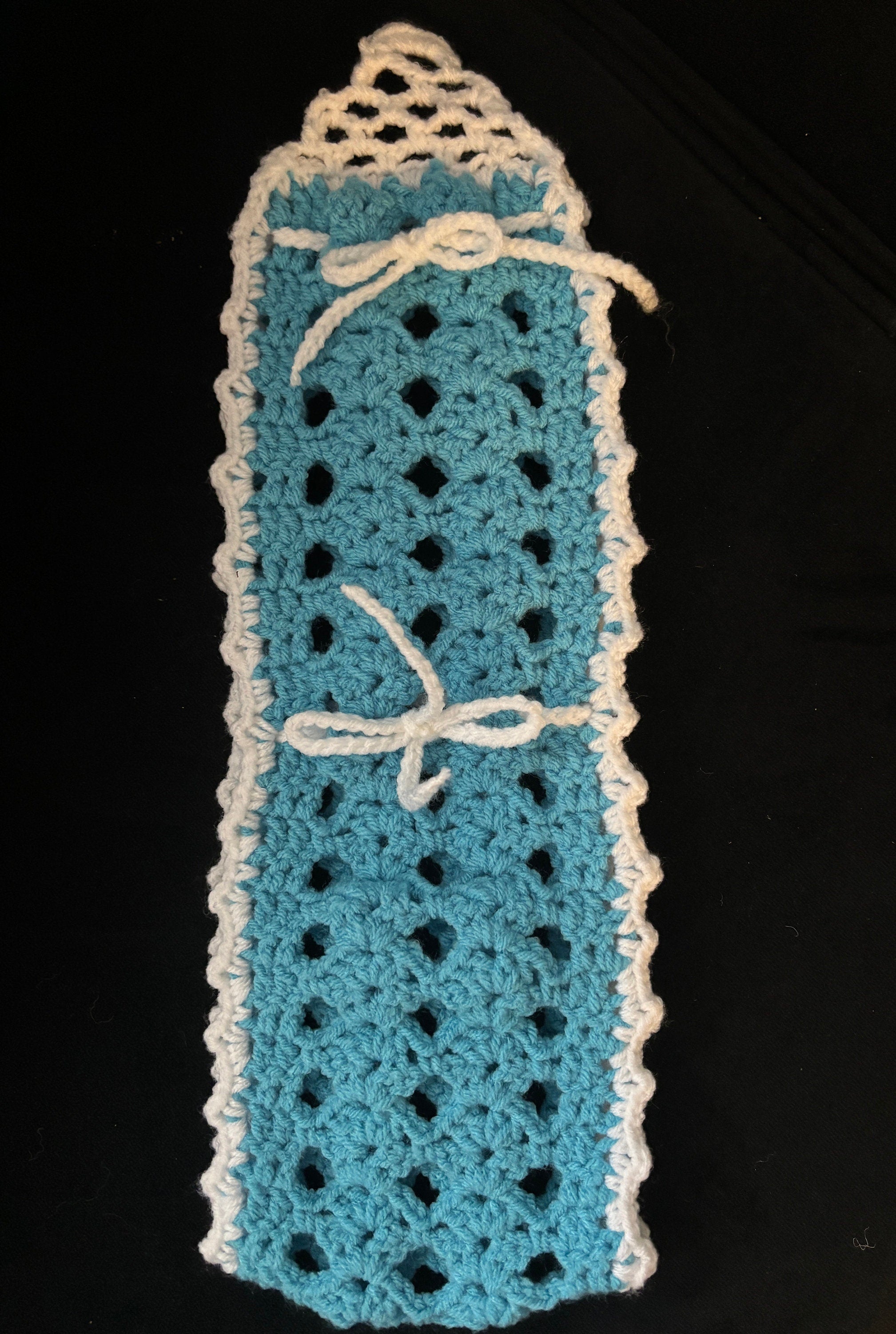 Double rroll crochet holder.